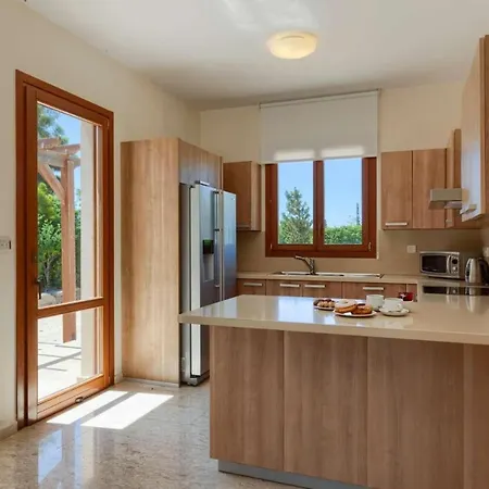 Aphrodite Hills Superior 382 Вилла *